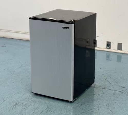 Magic Chef Undercounter Refrigerator and Microwave