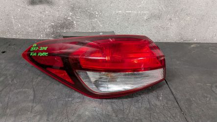 2017-2018 KIA FORTE LEFT TAIL LIGHT OEM USED #11265