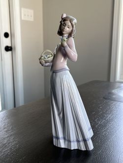 Lladro - Innocence In bloom
