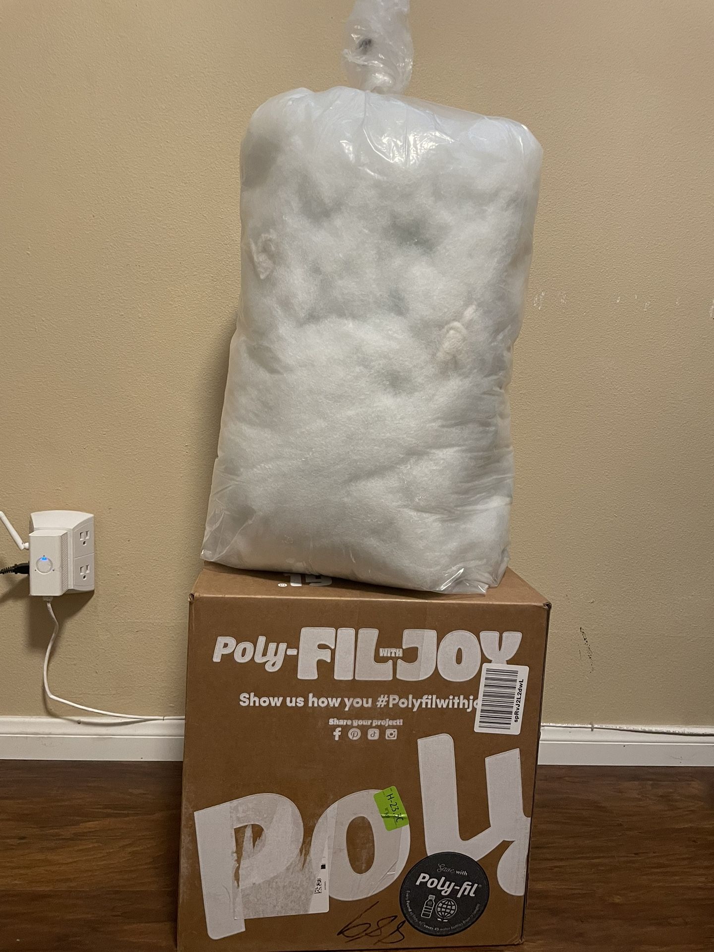 Polyester Fiber Stuffing Pillow Filling Polyfil Crafts 5lb for Sale in  Auburn, WA - OfferUp