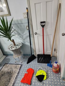 Snow Items & Gal Degreaser..all 6 Items For Only $15