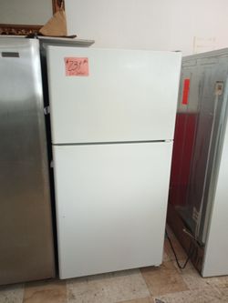 Super nice GE Refrigerator white ex large excellent . Warranty . Delivery available . 2203 Fowler st. Ft. Myers 33901