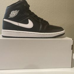 Jordan 1 Mids