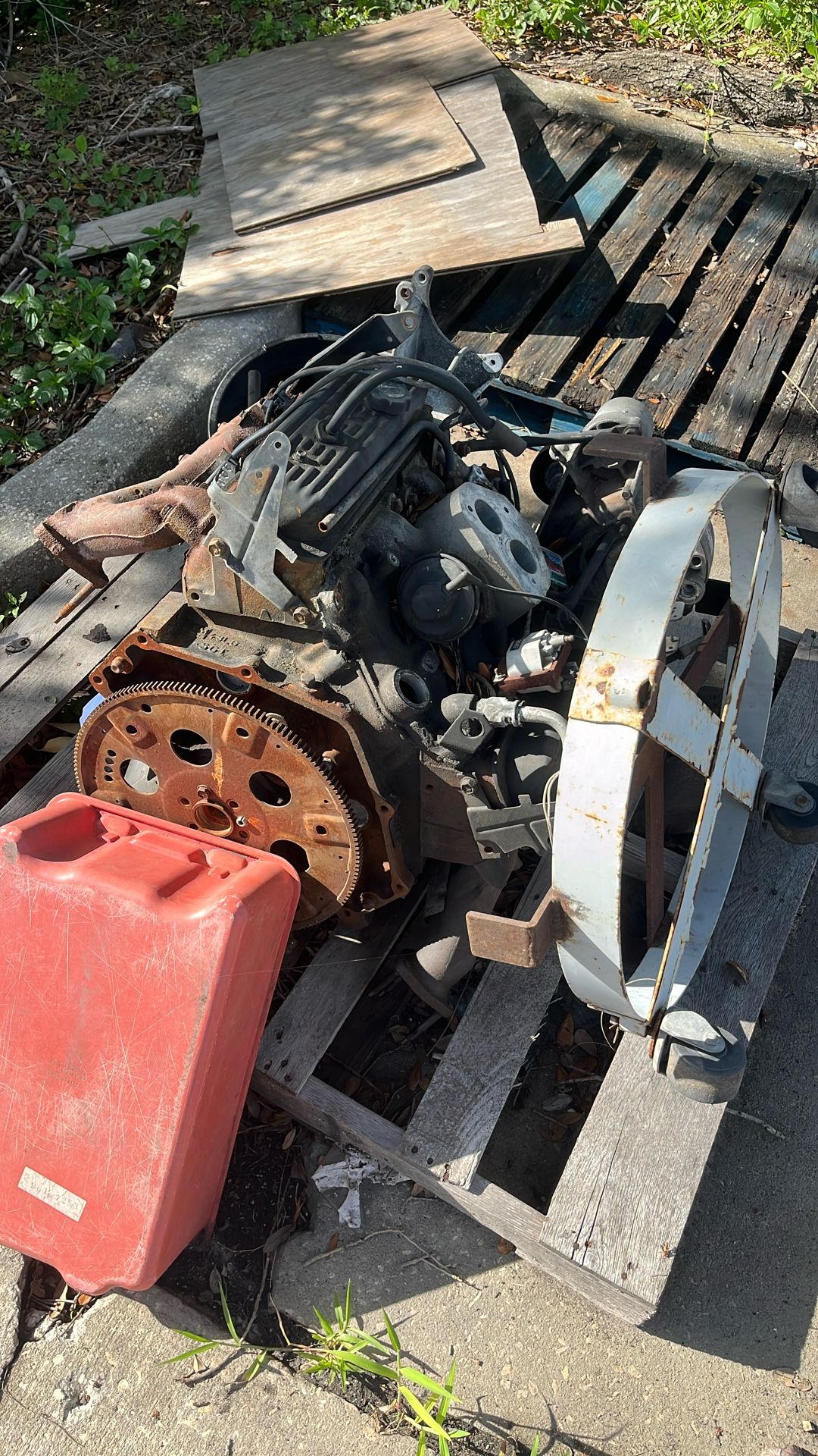 Engine On Pallet From Chevrolet Silverado