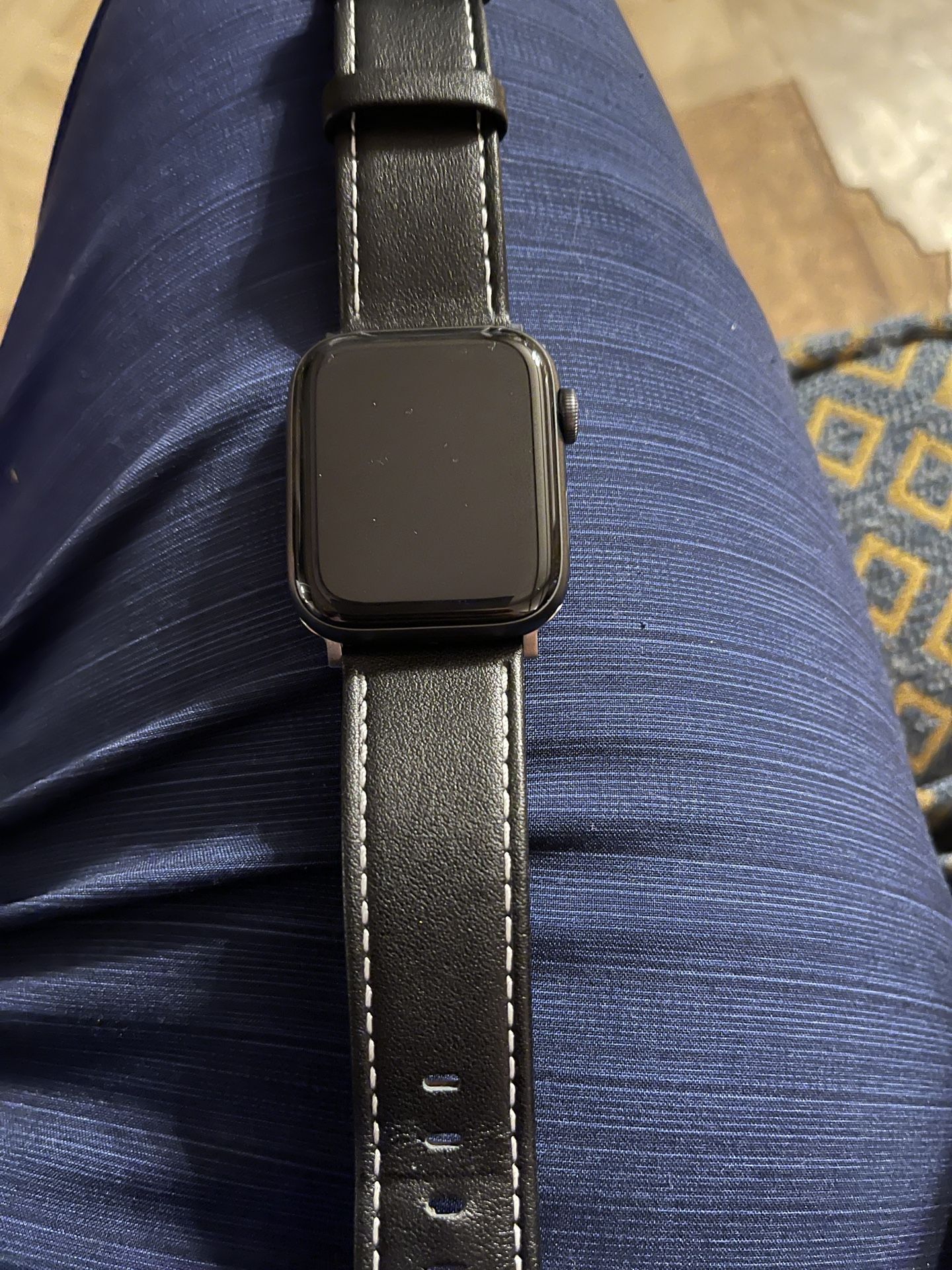 Apple Watch SE 44mm With cellular