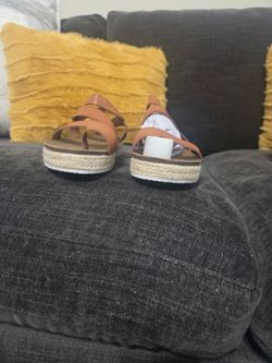 Womens sandals size 8