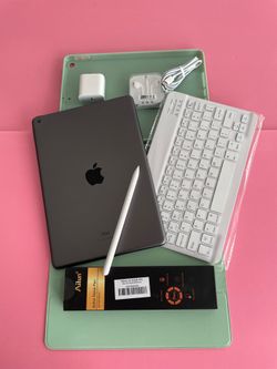 Apple IPad 8th Generation (10.2” Retina /Latest iOS 26/ 2020 model) 32GB with stylus pen, keyboard & Accessories