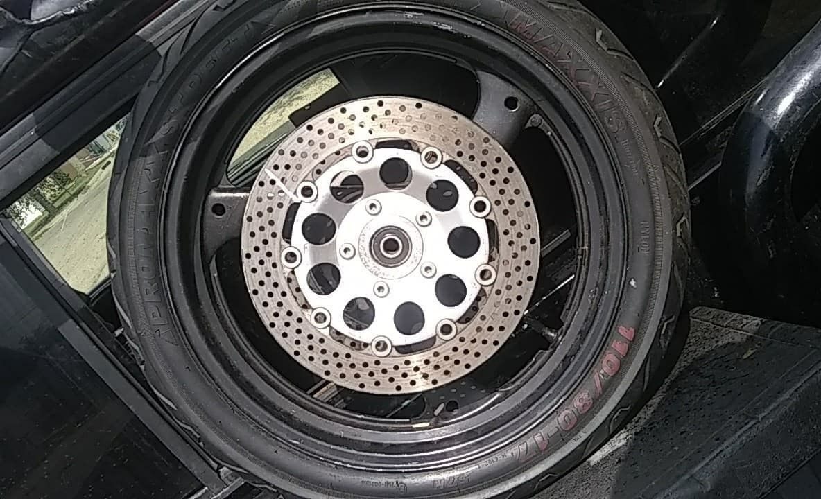 Suzuki crotch rocket wheels and tires