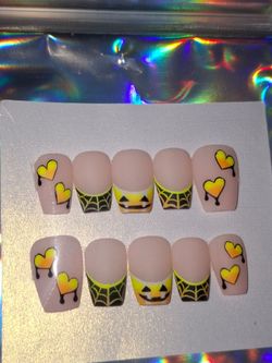 Press on Nails (M)