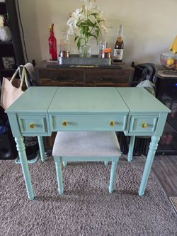 Vanity desk , make up desk