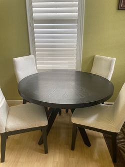 Round Dining Table with 4 Chairs