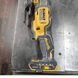 Multitud  Dewalt 