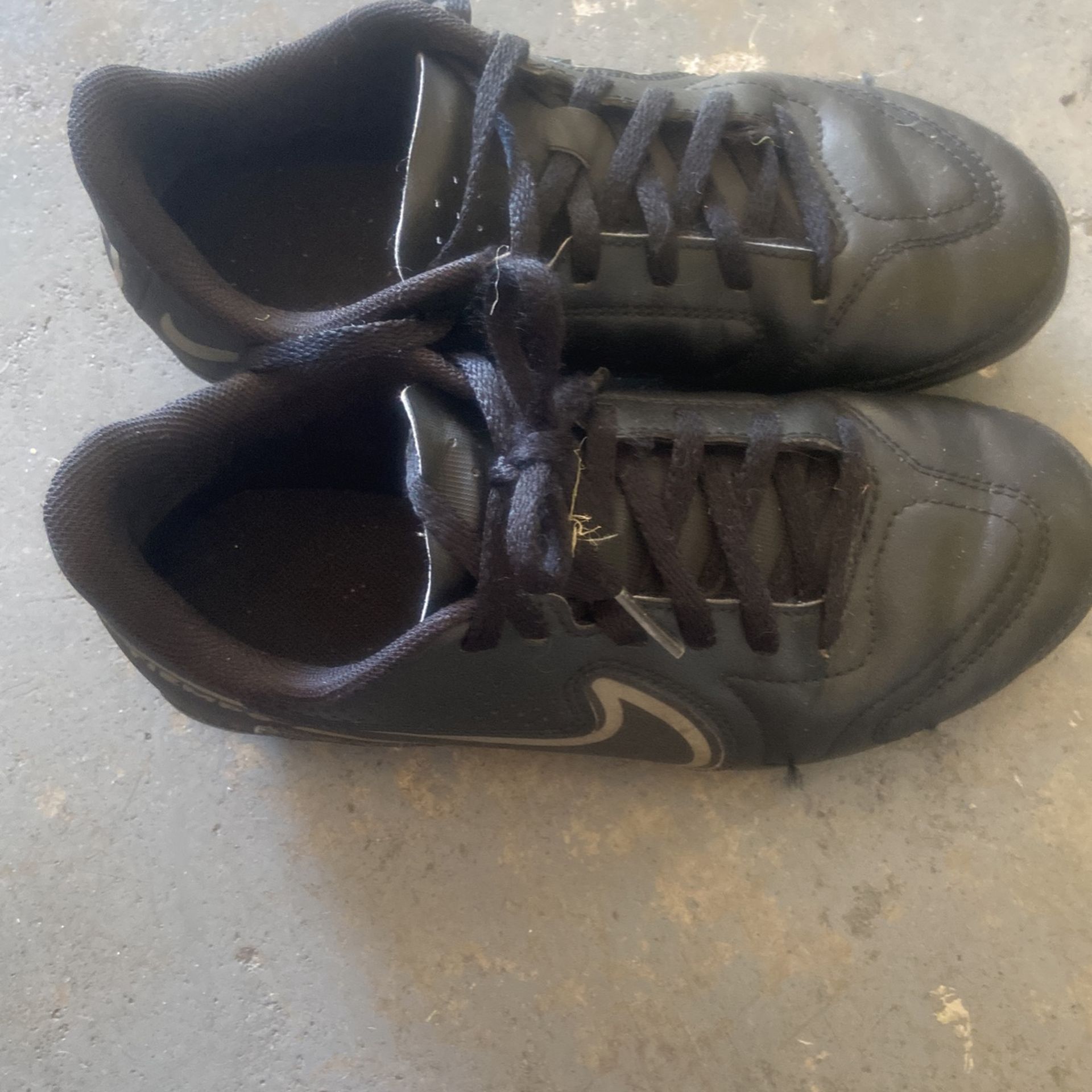 Boys Nike Soccer Cleats Size 2.5