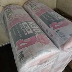 BRAND NEW PINK R3O FACED INSULATION  (8 BAGS)
