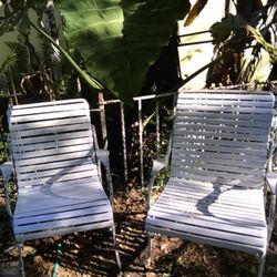 Beautiful Aluminum His /Hers Vintage Patio Chairs 