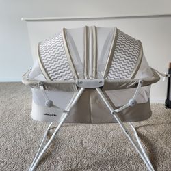 Dream On Me Folding Bassinet 