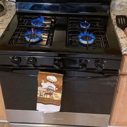  amana Gas stove!  (New)