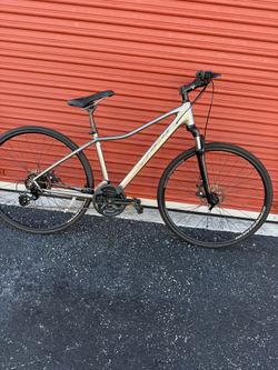 Trek dual sport medium frame 700 wheels 21 speed