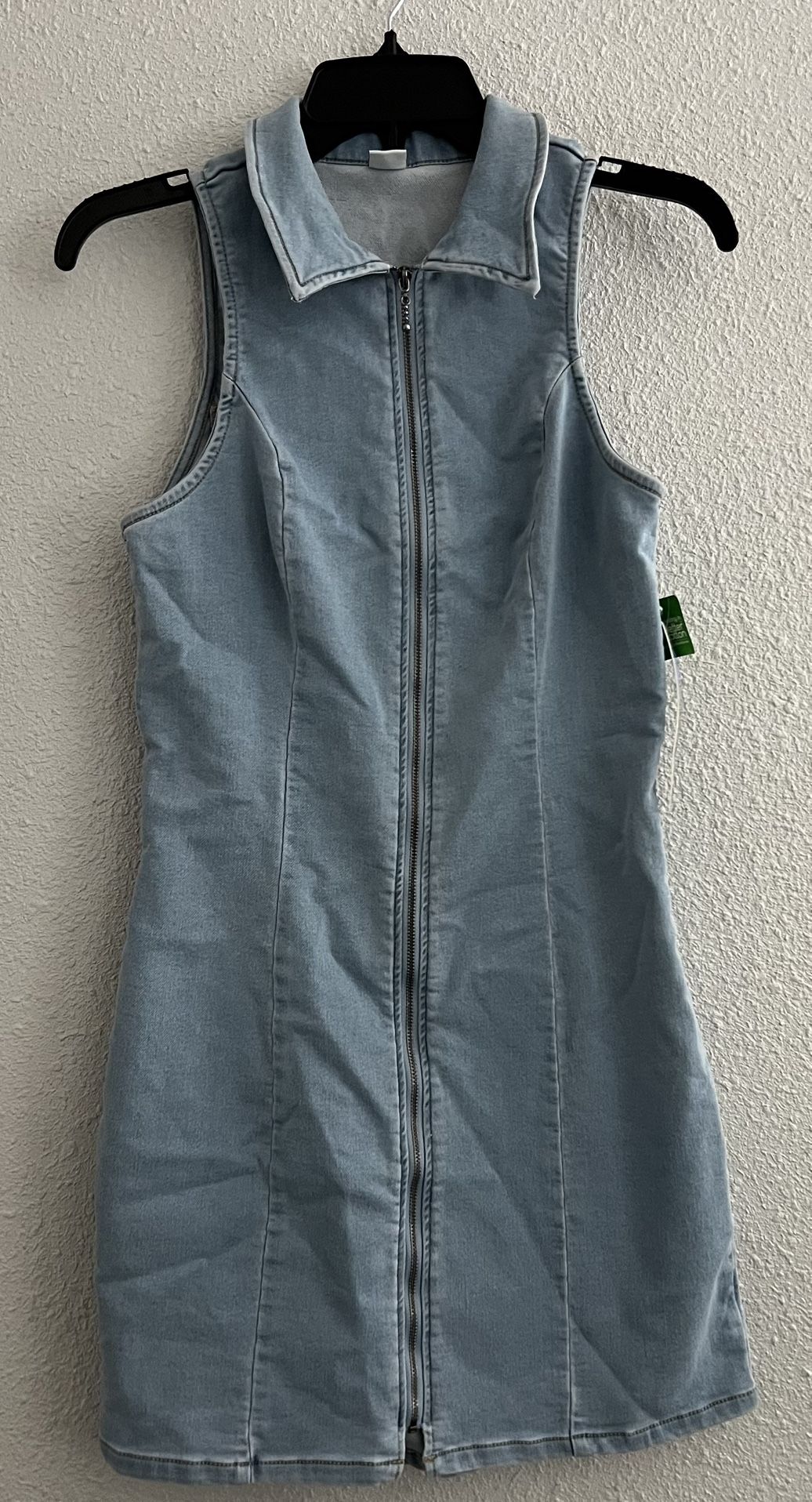 Tinseltown Juniors' Zipper-Front Sleeveless Racer Dress