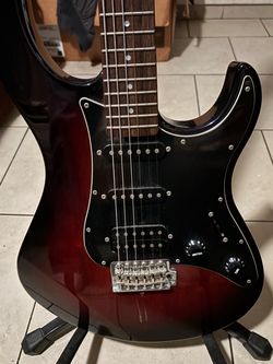 Yamaha Pacifica PAC 012 DLX with CRATE 30w amp and cable