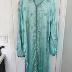 Vtg   100%Silk Chinese Robe/.  Sleepwear  Preowned  New  Baby Blue  