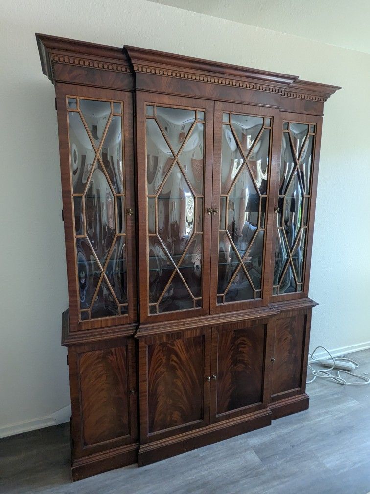 Ethan Allen China Hutch With Lighting