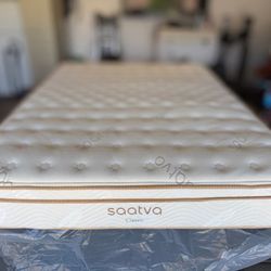 Saatva Classic Mattress, Queen, Like New 