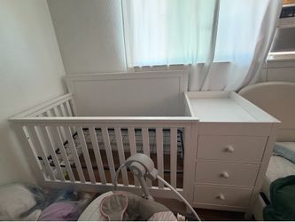 DaVinci Dakota 4 in 1 convertible crib and changer