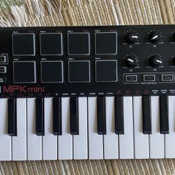 Akai MPK Mini Keyboard Controller