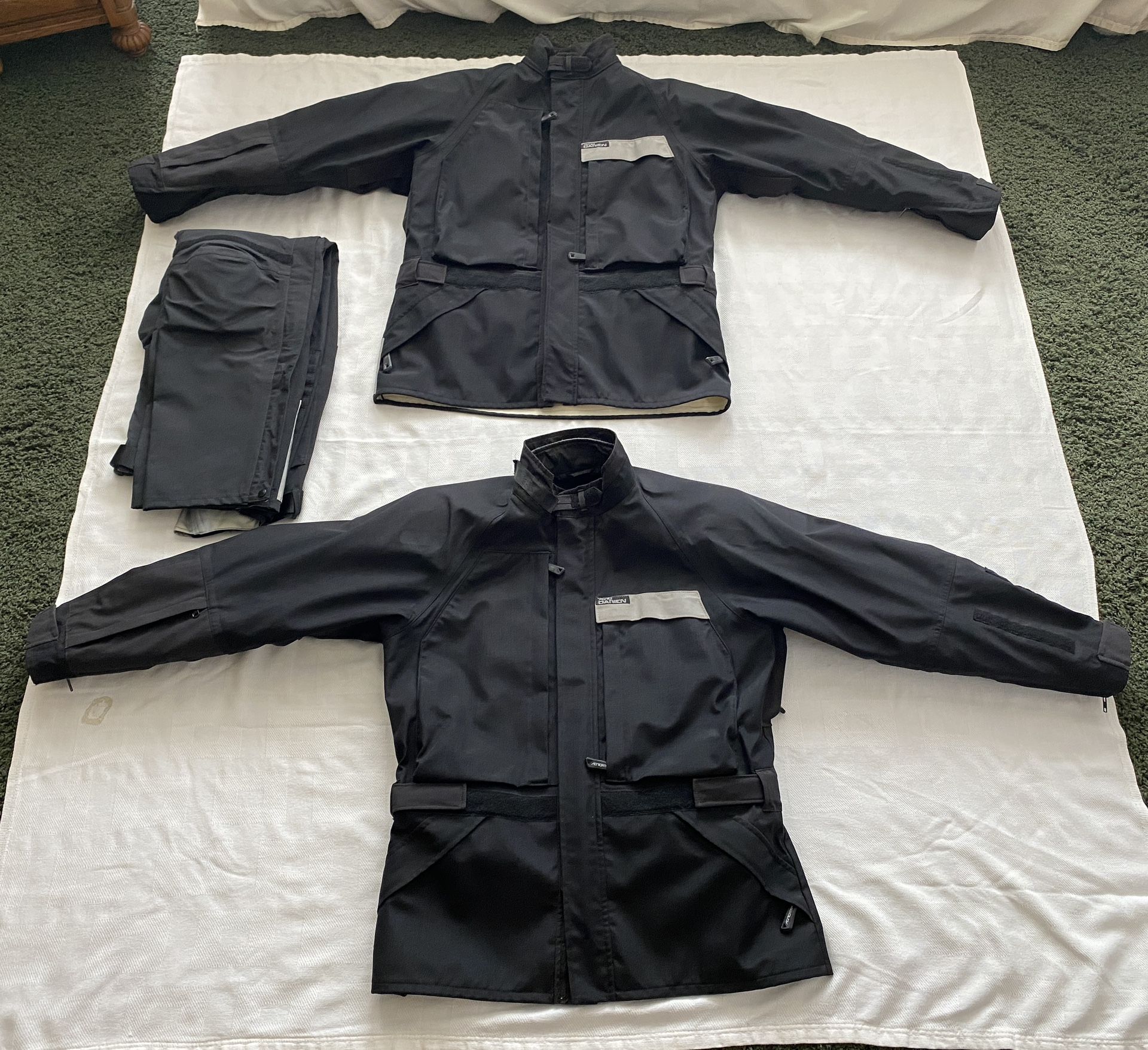 Aerostich Darien Gore-Tex Motorcycle Gear – (4) Jackets &(1) Pants – Size L – Like New