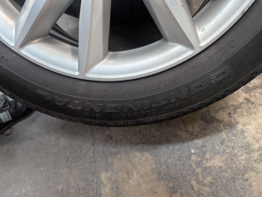 4 X Continental Crosscontact Tires 235/55r19