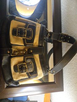 PRE OWNED   COACH BUCKEL & STRAW SHOULDER BAG