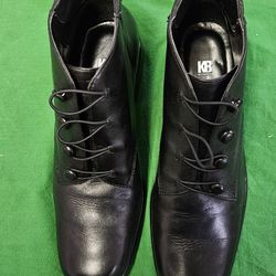NEW Womens Size 8 Black Boots