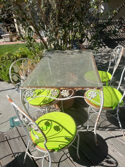glass table chairs