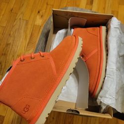 Ugg Neumel, Lava, Size 6 