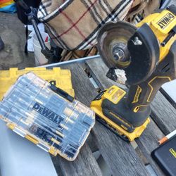DeWalt Cut Out Tool