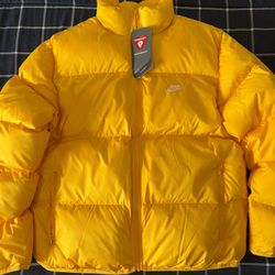 Nike Puffer Jacket Size Medium
