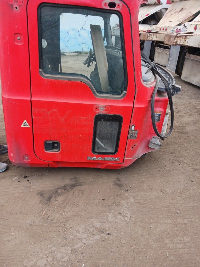 Mack Truck...cxu...gu...antem Doors...cab Parts
