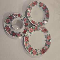 Tabletops Rose Gold Rim 16 Piece Set $475.00