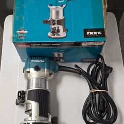 Makita RT0701C Compact Router 