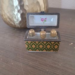 Trinket Box W Three Miniature Perfume Bottles~Emerald/Gold Leaf Design