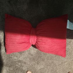Bow pillow