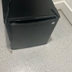 Mini Fridge 