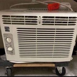 Air conditioner 5000 BTU blows ice cold no pets no smoking
