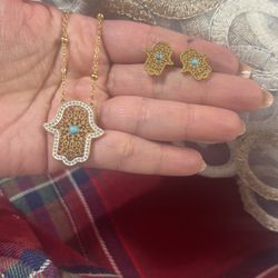 Half Set Great Christmas 🎅🏼 🎁 Gift With Reasonable Price