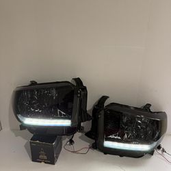 Toyota Tundra 2014-2021 Headlights