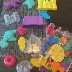 Big Lot Of Play Doh Toys 