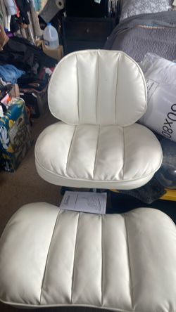White ergonomic chair w/ knee