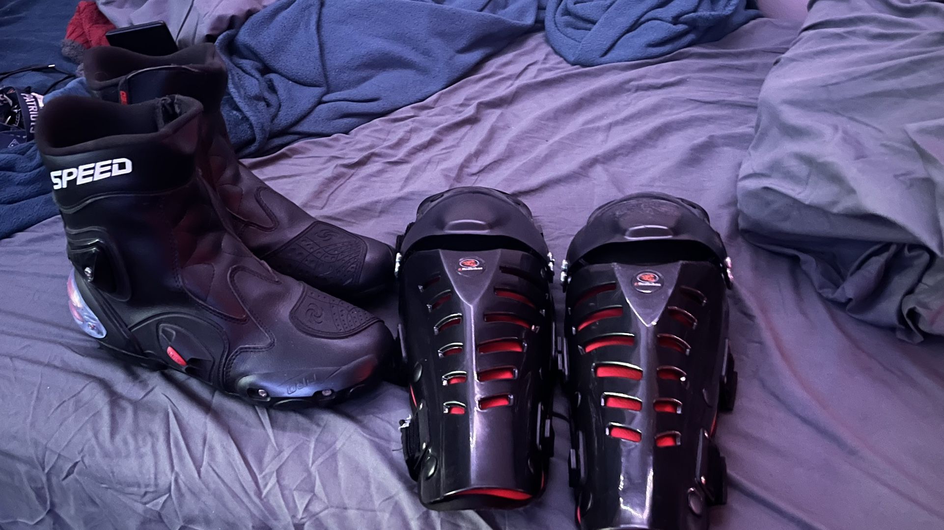 Size 8 Biking Boots & Pads