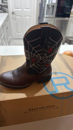 Boy boots